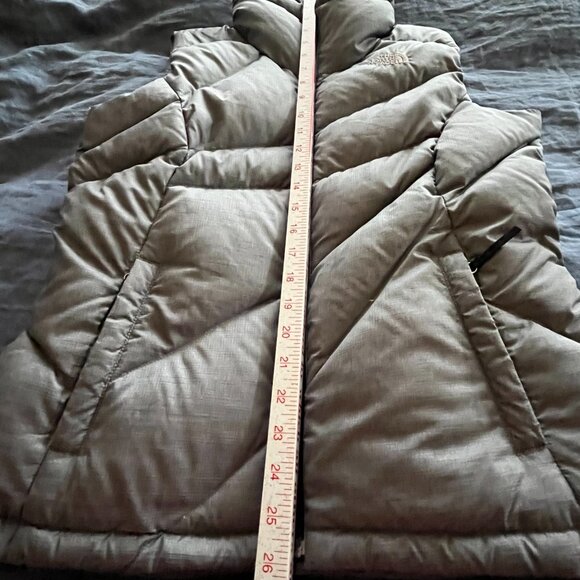 The North Face Women's Down Vest Size Medium - Picture 5 of 8